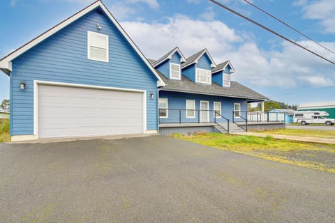 Parking | Garage (2 Vehicles) | Driveway (7 Vehicles) | RV/Trailer Parking