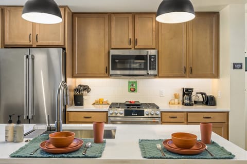 Fully Equipped Kitchen with Eco Friendly Wheat Straw Dishes