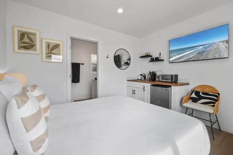 Experience the convenience of a Smart TV to access all your favorite streaming applications