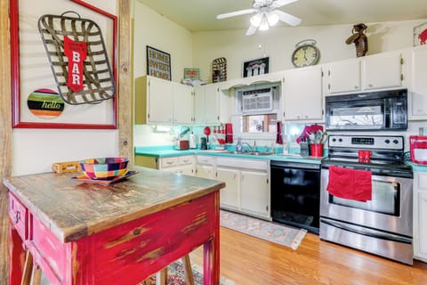 Kitchen | Main Level | Drip & Keurig Coffee Makers