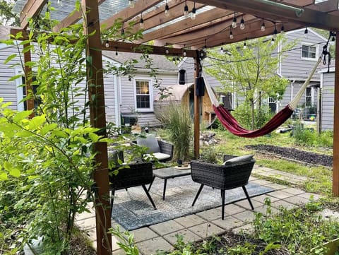 Backyard w/ Hammock (Sauna is not available)