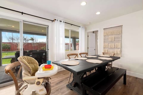 A place for everyone at the table – comfy seating for 6 plus a high chair for the little one!