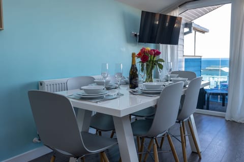 5 Lighthouse View Dining Area Alt View