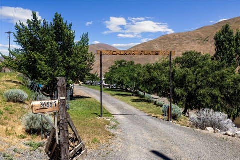 Welcome to your river front dream getaway!