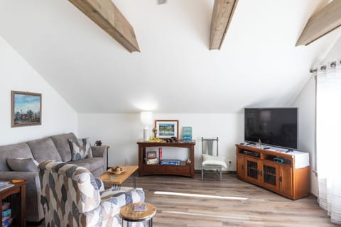 Comfy and cozy living space with 55" Roku TV, Netflix, FUBO and Prime available.