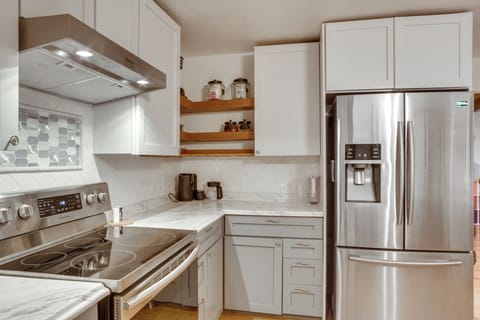 Kitchen | Dishwasher | Microwave