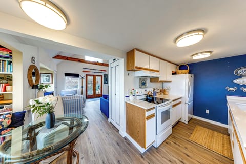 Kitchen | 1st Floor | Drip & Keurig Coffee Makers | Cooking Basics