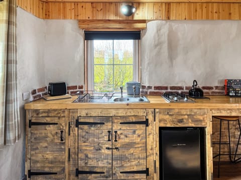 Kitchen | Willow Bale Cabin - Straw Bale Cabins, Dallas