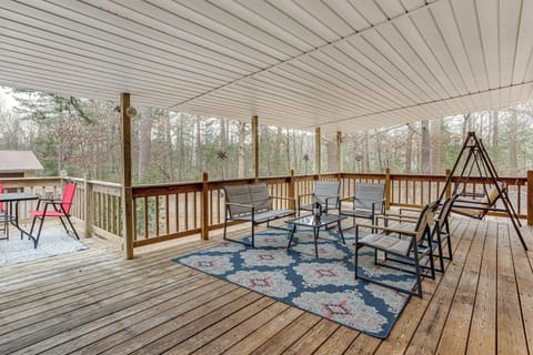 Higden Vacation Rental | 3BR | 2BA | 1,900 Sq Ft | 6 Steps to Enter