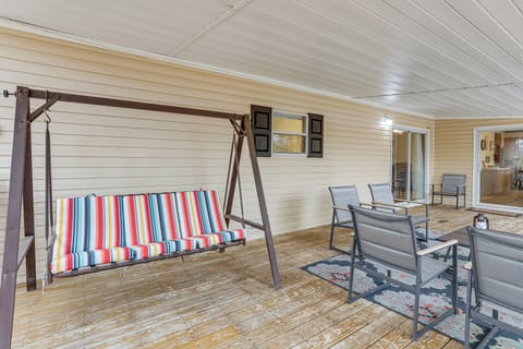 Deck | Outdoor Seating & Dining