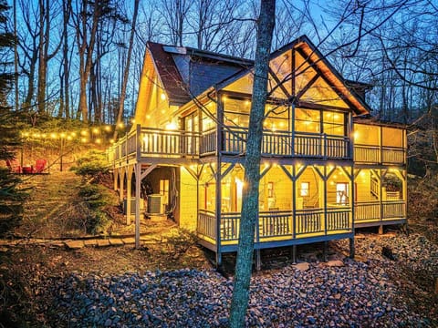 Experience tranquility in our charming cabin, nestled among the trees. Enjoy cozy evenings under the stars with warm lights illuminating your stay. Your perfect getaway awaits!