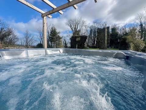 Hot tub | Green Castle, Carmarthen
