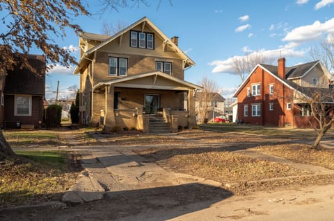 Street view and driveway from 1st Avenue.