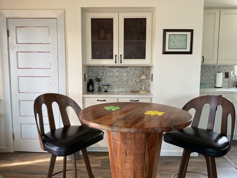 Drink Bar, Snack Bar, Pastry or Dessert Bar…