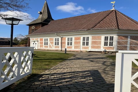 Immediate Surroundings [summer] (&lt;1 km)