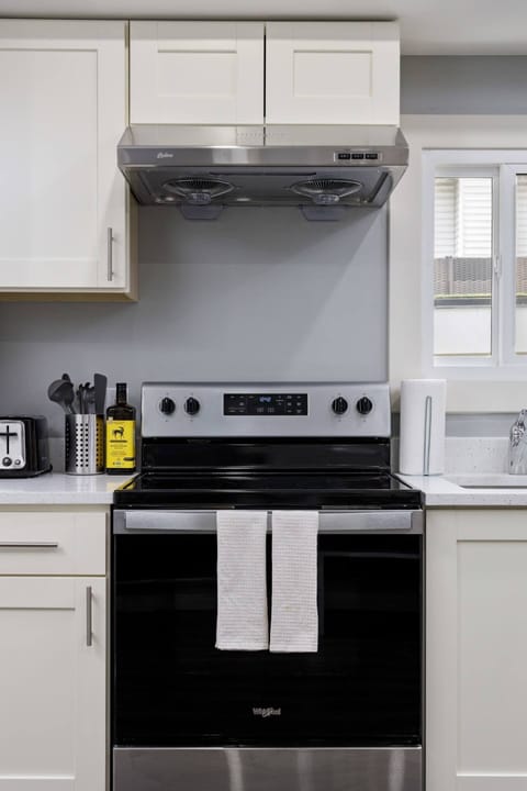 Electric Stove and Cookware