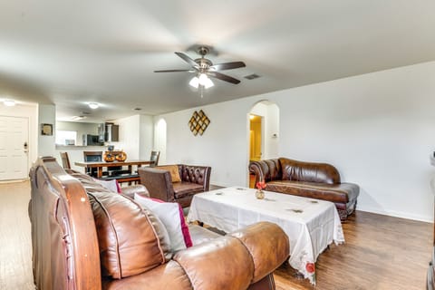 Living Room | Free WiFi | Smart TV | Electric Fireplace | Central A/C