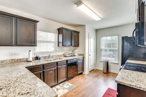 Kitchen | Keurig Coffee Maker | Dishwasher | Toaster