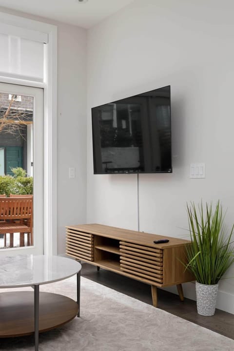 Living Room: 55” smart TV