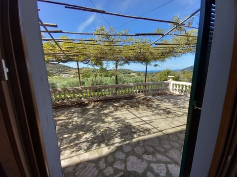 Watercraft, Boat, Apartment, Marina, Outdoor Furniture, Shade, Boats And Boating--Equipment And Supplies, Balcony, Resort, Dock