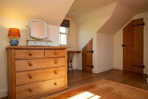Double bedroom with a chest of drawers and mirror
