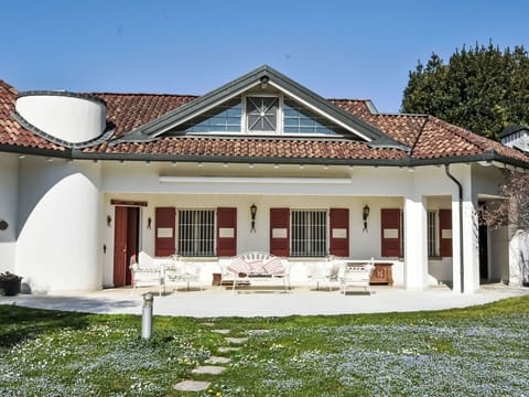 Swimming Pool, Outdoor Furniture, Composite Material, Shade, Resort, Leisure, Eco Hotel, Garden, Landscaping, Yard