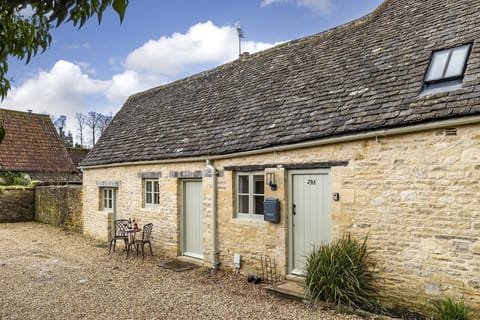 Little Bird Cottage - StayCotswold