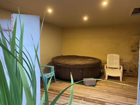 Indoor spa tub