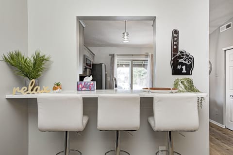 kitchen bar seating for 3