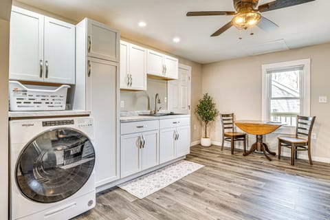 Kitchen | Laundry Area
