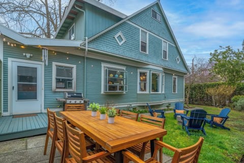 Spacious backyard with plenty of seating for relaxing or entertaining.