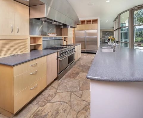 F8f64551 79b6 46d0 82d8 9832d2816500