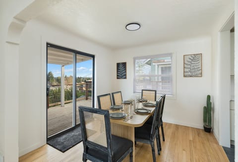 Architecture, Building, Dining Room, Dining Table, Furniture