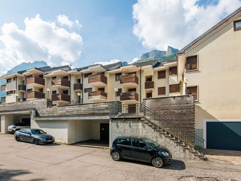 Cloud, Wheel, Car, Sky, Building, Vehicle, Window, Blue, Automotive Design