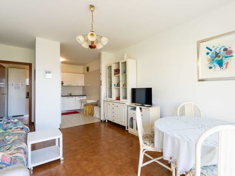 Furniture, Flooring, Home, Floor, Chair, Shade, Apartment, Outdoor Furniture, Houseplant, Kitchen & Dining Room Table