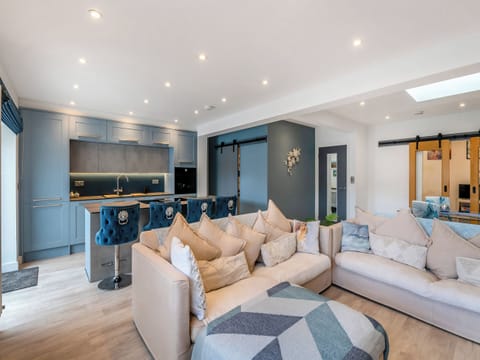 Open plan living space | Queensway, scarborough