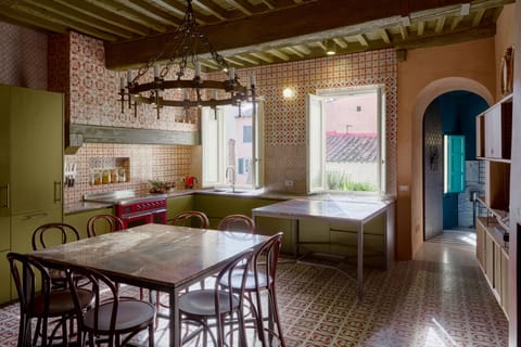 Kitchen Alternate Table Configuration