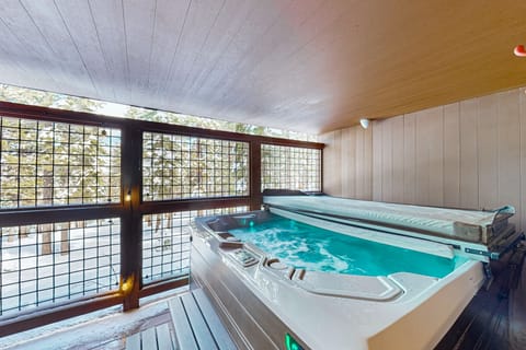 Indoor spa tub