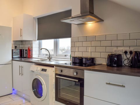 Kitchen | Apartment 6 - The Old Clubhouse, Newsome, near Huddersfield