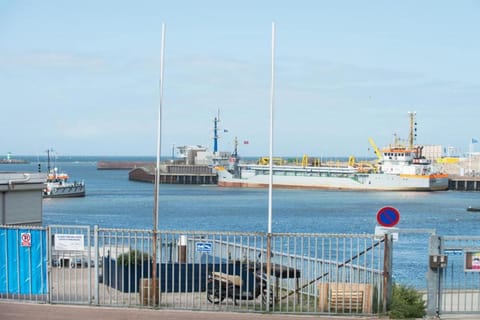 Region [summer] (>5 km)