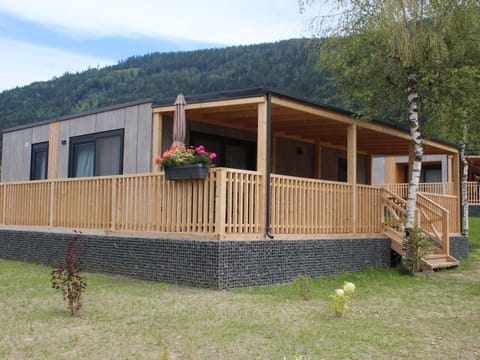 Wood, Porch, Hardwood, Cottage, Wood Stain, Garden Buildings, Shade, Natural Material, Deck, Plywood