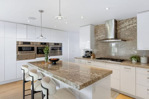 Fully equipped kitchen.