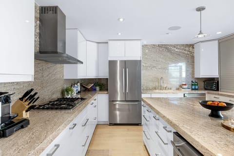 Full suite of appliances.