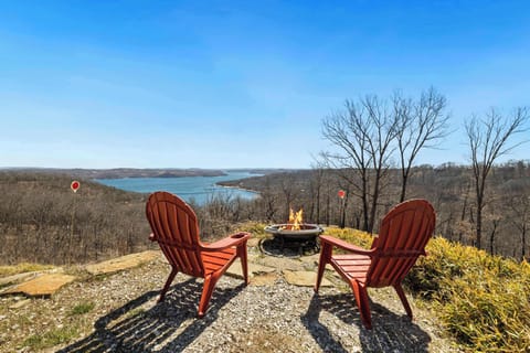 Lake Overlook is the ultimate resting spot for anyone looking to get away from it all! Located on Beaver Lake, our home offers sweeping views of the lake and the Ozark Mountains.