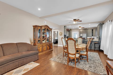 Home Decor, Floor, Furniture, Indoors, Living Room