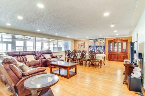 Albuquerque Vacation Rental | 4BR | 2.5BA | 2,400 Sq Ft | 3 Steps Required