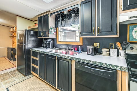 Kitchen | Stove/Oven | Microwave | Toaster Oven