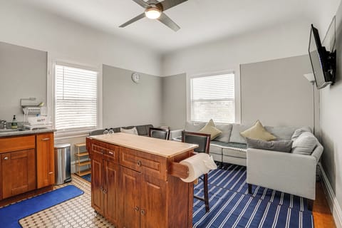 Alameda Vacation Rental | 1BR | 1BA | 511 Sq Ft | Stairs Required