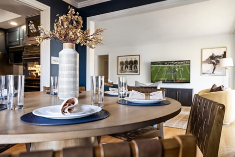 Breakfast Area: Pass through