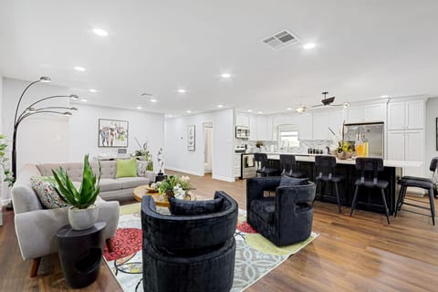 Living Dining Room Facing Kitchen
